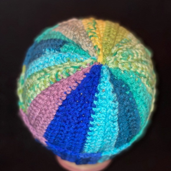 HANDMADE MASTERPIECES - Picture 14 of 16